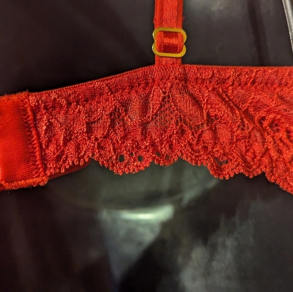 NWT Montelle Demi Cup Bra. 36A. Red. Beautiful strap. - Picture 4 of 11